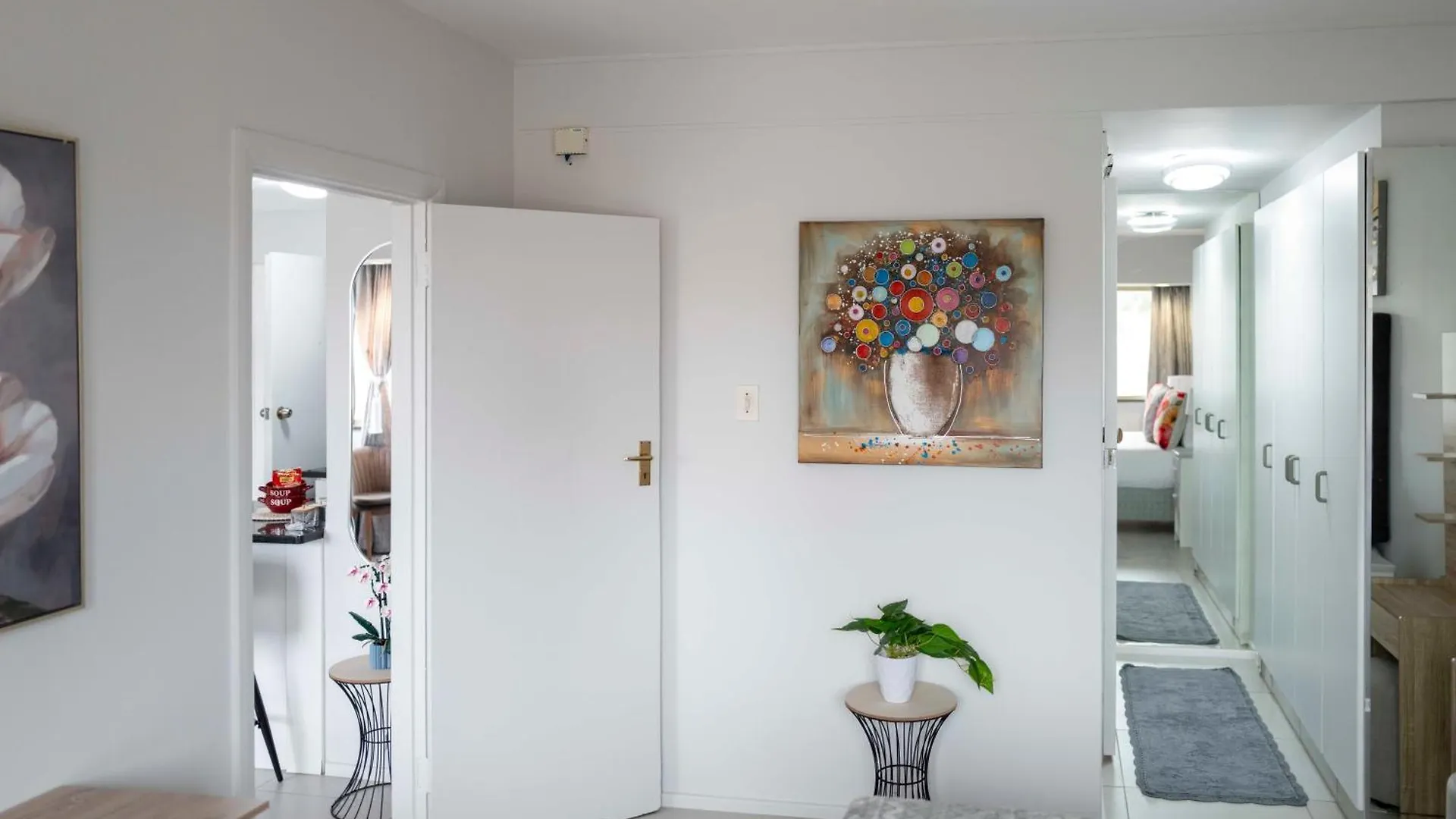 Centurion 207 Luxury Sea Point One Bedroom Apartment With Access To Magnificent Pool Perfect Location By Super Host Melvyn Cape Town 0*,  South Africa
