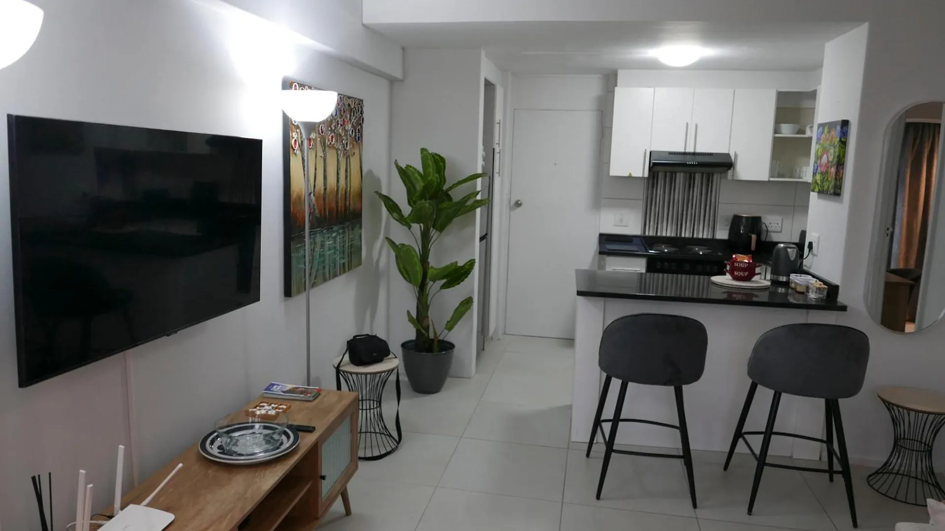 Centurion 207 Luxury Sea Point One Bedroom Apartment With Access To Magnificent Pool Perfect Location By Super Host Melvyn Cape Town 0*,  South Africa