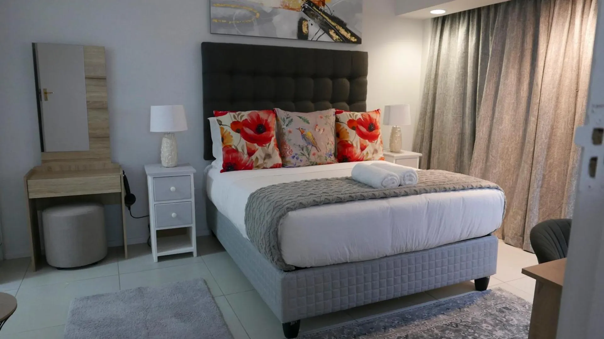 Centurion 207 Luxury Sea Point One Bedroom Apartment With Access To Magnificent Pool Perfect Location By Super Host Melvyn Cape Town