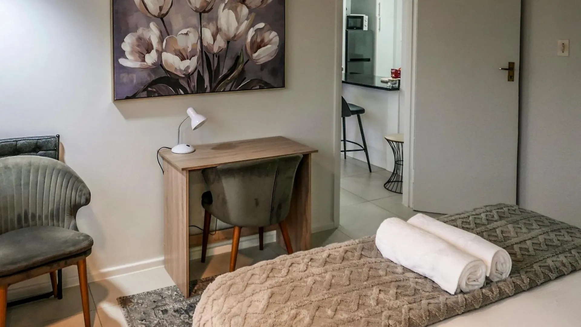 Centurion 207 Luxury Sea Point One Bedroom Apartment With Access To Magnificent Pool Perfect Location By Super Host Melvyn Cape Town