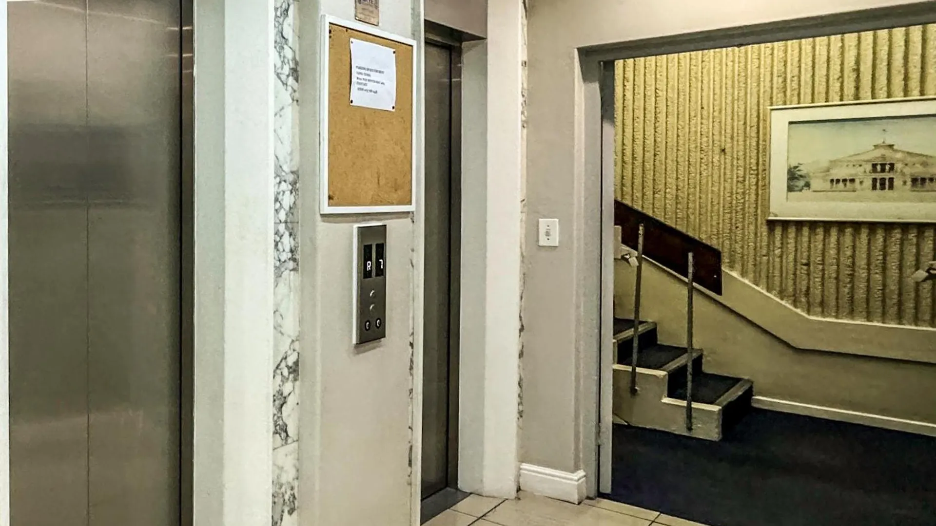 Centurion 207 Luxury Sea Point One Bedroom Apartment With Access To Magnificent Pool Perfect Location By Super Host Melvyn Cape Town 0*,  South Africa